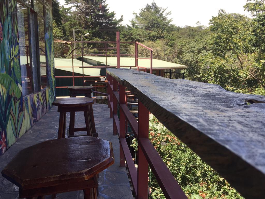 Mi Casa Tica Hostel Monteverde Exterior photo